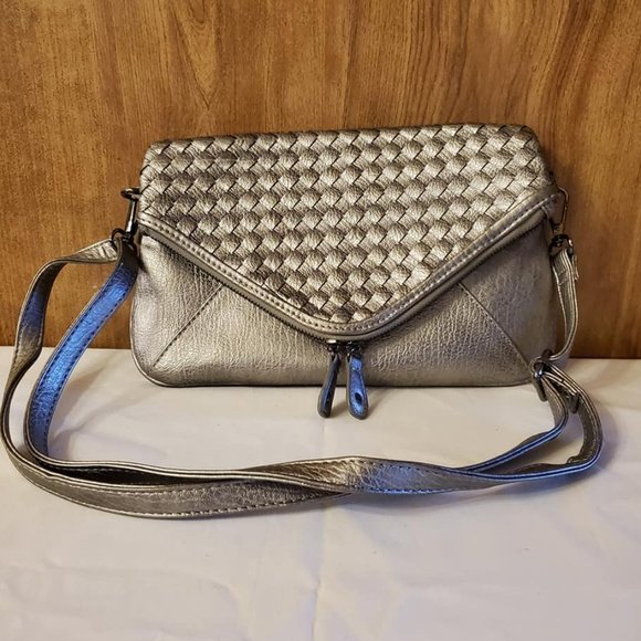 Urban Expressions silver envelope shoulder bag - Picture 1 of 9